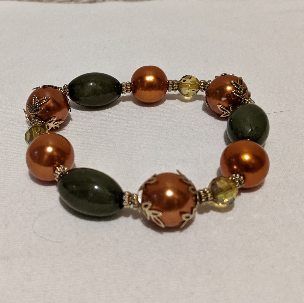 8 Bracelets - Picture 6 of 9